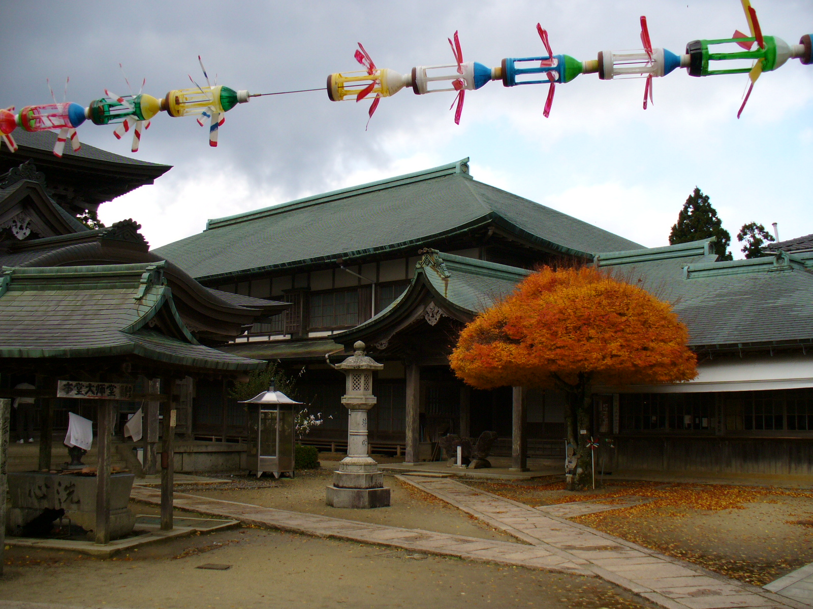 紅葉の金山出石寺
